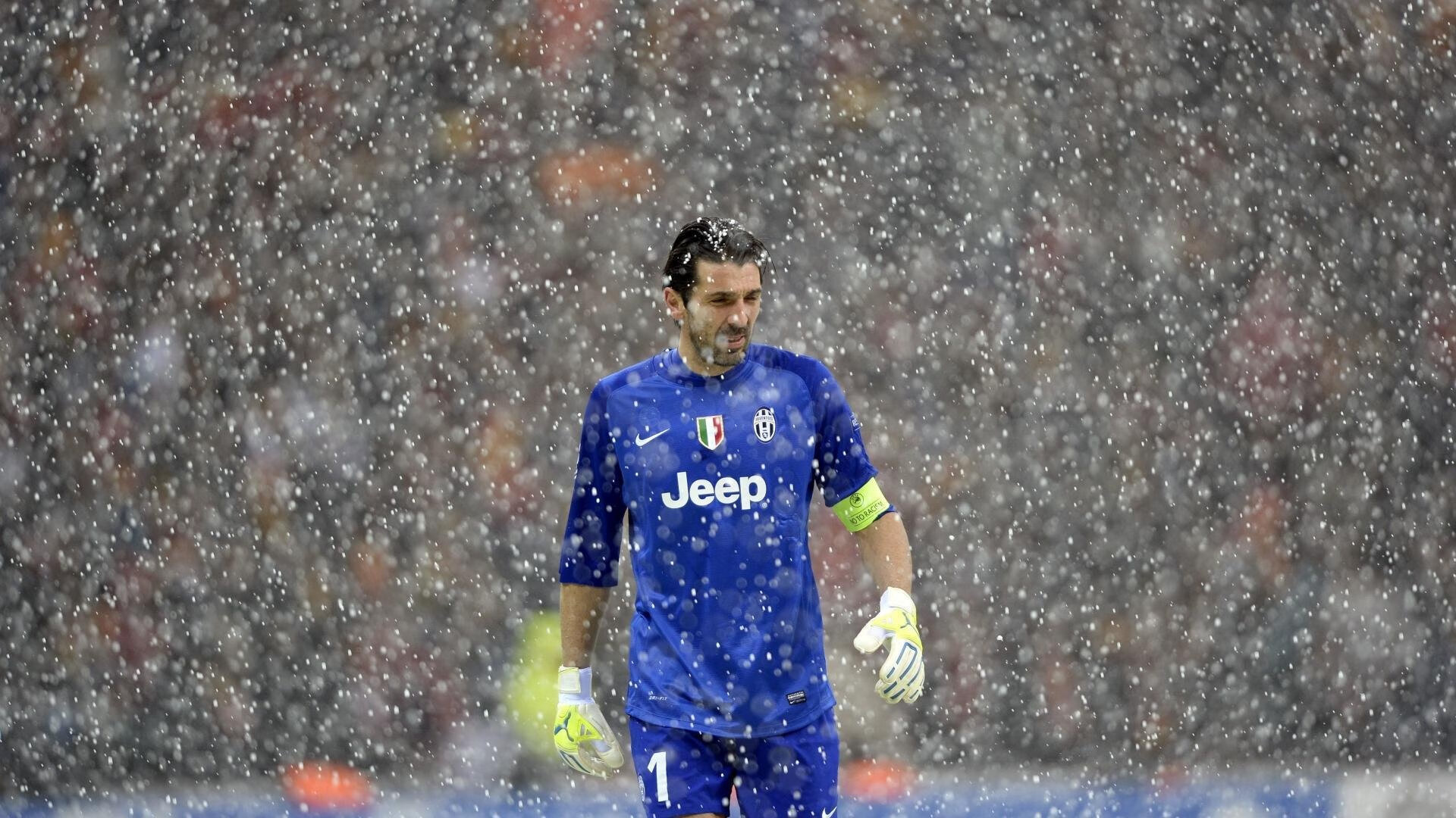 F1新赛季揭幕战之夜，卡瓦哈尔关键回合不手软，诠释竞技体育的瞬间永恒