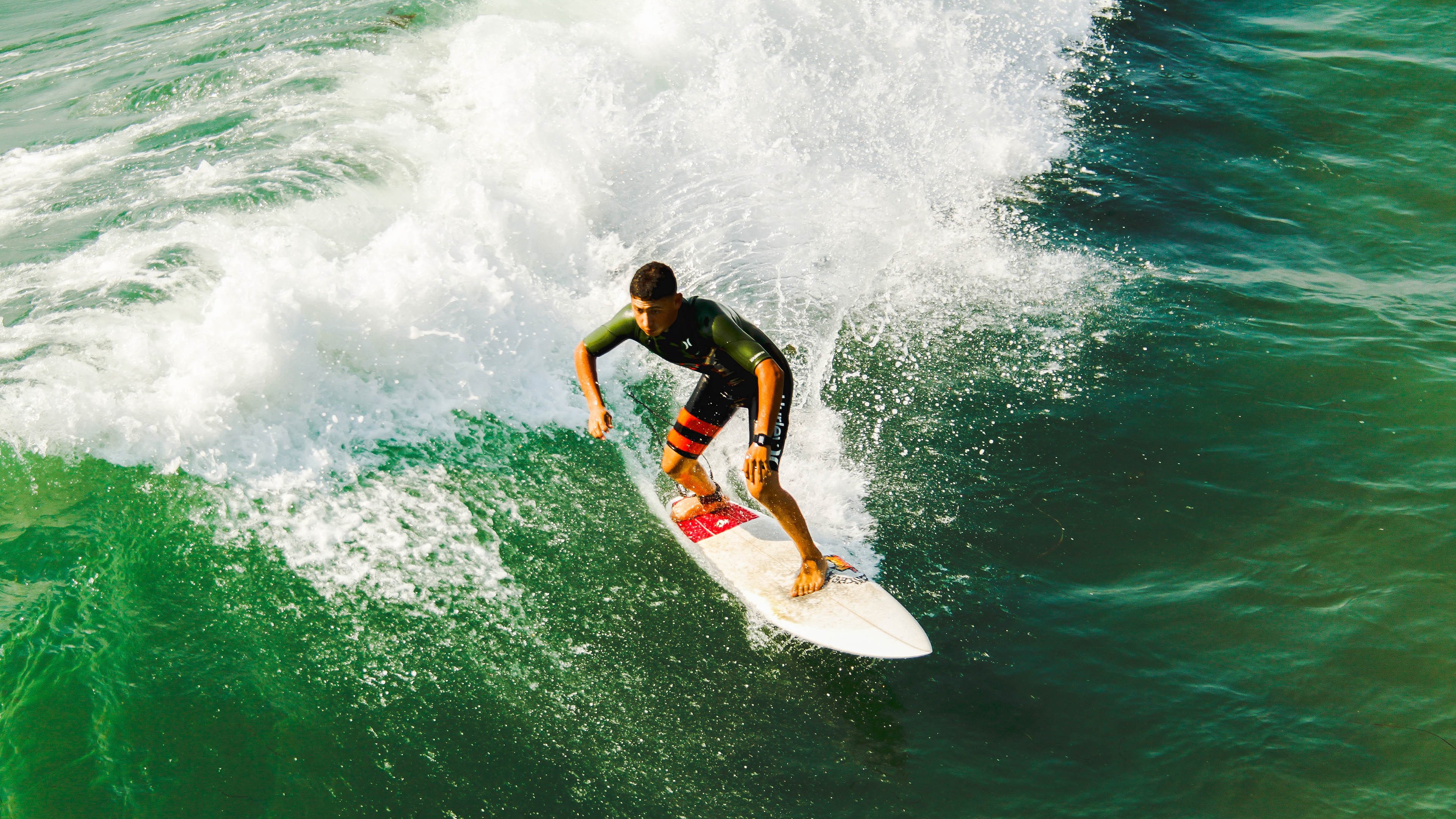 爱德华兹，在F1争冠之夜，他用方向盘高能输出了一部现代启示录